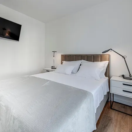 Mokos Modern Apartment