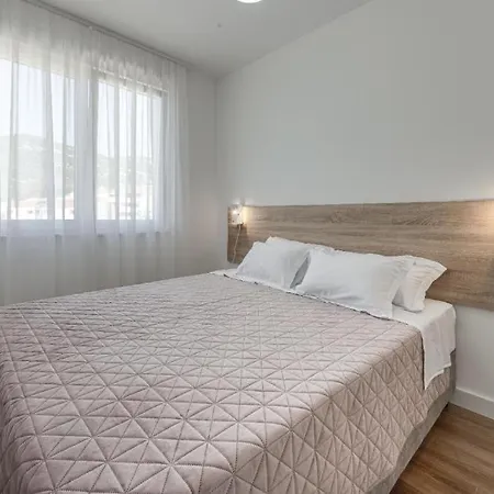 Mokos Modern Apartment